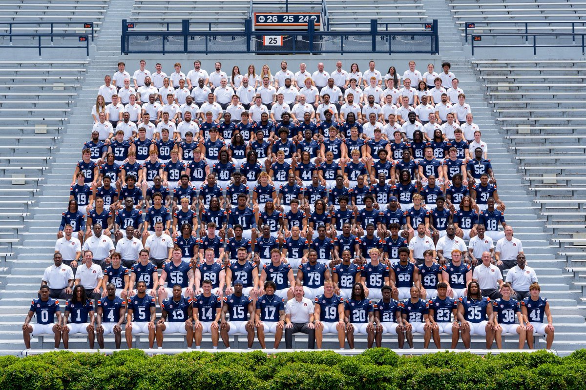 _JHokanson's tweet photo. Nothing hits quite like an old-school stadium team picture.

Auburn football under Alex Golesh. V1.0. https://t.co/oOkCNCic9X