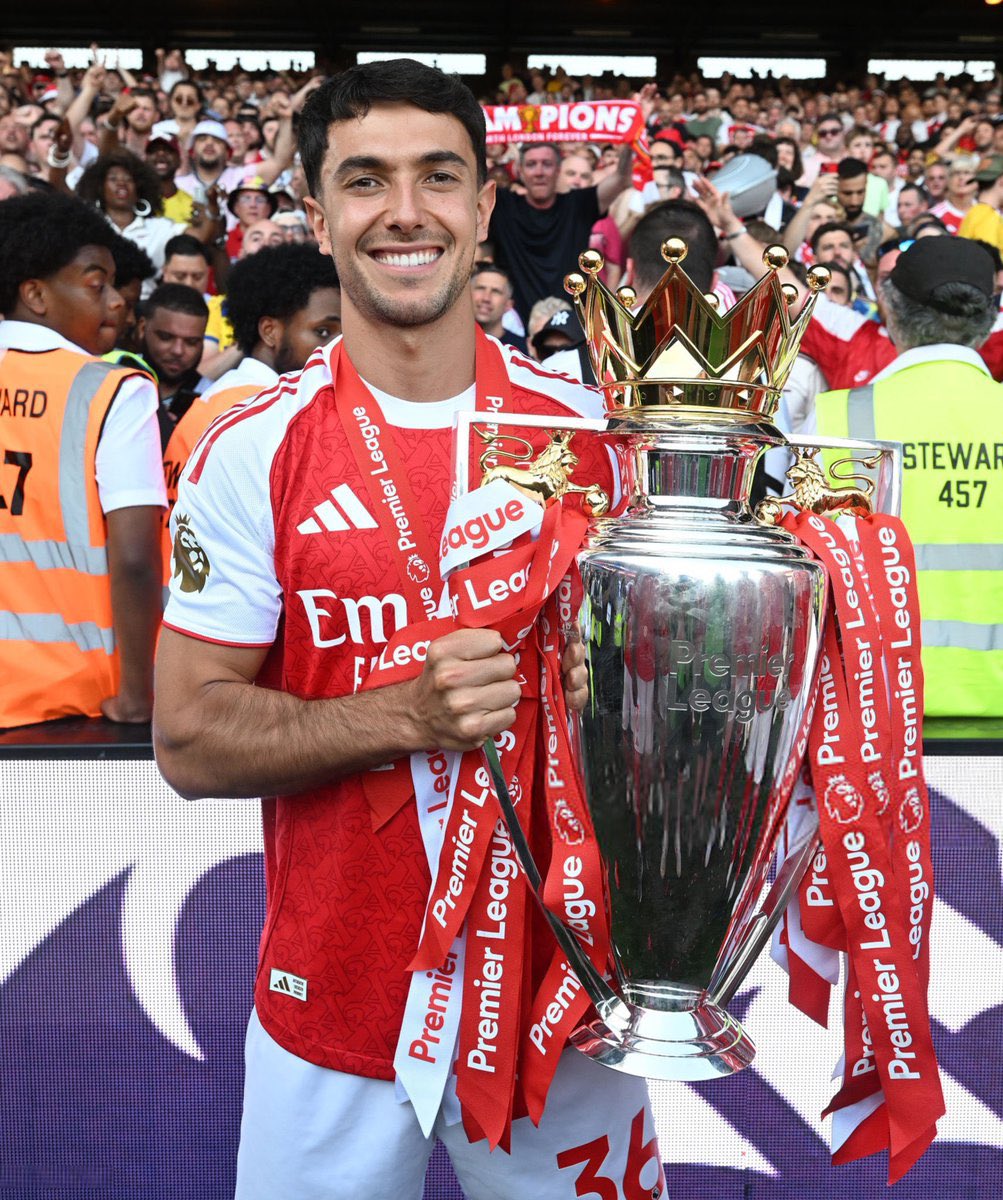 EGTVEgal's tweet photo. 🔴 Arsenal fans, would you sell Martín Zubimendi to Chelsea?

🔁 Yes if the offer is massive.
❤️ No he’s needed. https://t.co/T1GvCXeASr