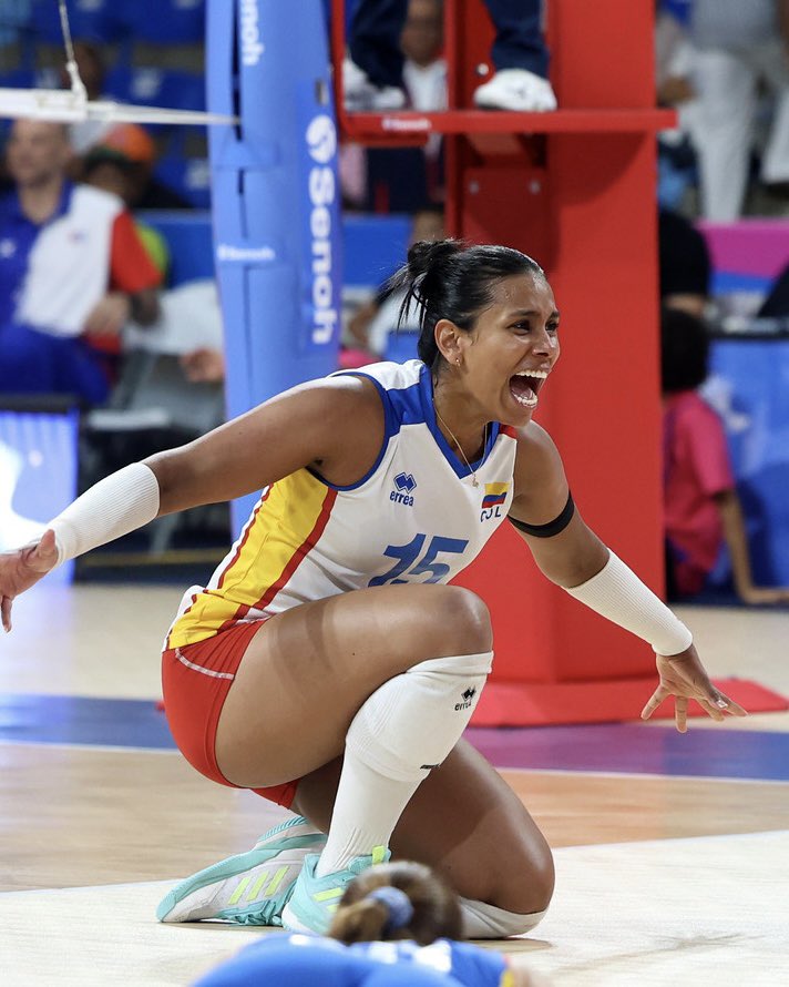 AlianzaLimaVB's tweet photo. 🌎 𝐉𝐔𝐄𝐆𝐎𝐒 𝐂𝐄𝐍𝐓𝐑𝐎𝐀𝐌𝐄𝐑𝐈𝐂𝐀𝐍𝐎𝐒 𝐘 𝐃𝐄𝐋 𝐂𝐀𝐑𝐈𝐁𝐄 @SDQ2026 

La Colombia de María Alejandra Marín superó a Cuba en semifinales y aseguró su lugar en la gran final del torneo.

Esta tarde, se enfrentarán a República Dominicana en la definición por la medalla de oro. 👏🏾⭐️

📺 Transmisión en vivo a las 6:00 PM por el canal de YouTube de @CentroCaribeS 

¡Muchos éxitos, Aleja! 🙌🏾

📸 @Norceca_Info