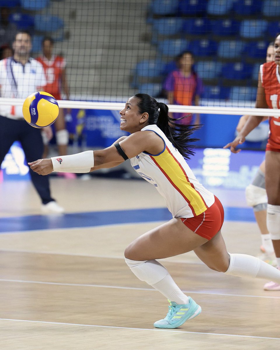 AlianzaLimaVB's tweet photo. 🌎 𝐉𝐔𝐄𝐆𝐎𝐒 𝐂𝐄𝐍𝐓𝐑𝐎𝐀𝐌𝐄𝐑𝐈𝐂𝐀𝐍𝐎𝐒 𝐘 𝐃𝐄𝐋 𝐂𝐀𝐑𝐈𝐁𝐄 @SDQ2026 

La Colombia de María Alejandra Marín superó a Cuba en semifinales y aseguró su lugar en la gran final del torneo.

Esta tarde, se enfrentarán a República Dominicana en la definición por la medalla de oro. 👏🏾⭐️

📺 Transmisión en vivo a las 6:00 PM por el canal de YouTube de @CentroCaribeS 

¡Muchos éxitos, Aleja! 🙌🏾

📸 @Norceca_Info