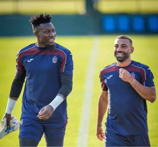 TransferWeb1's tweet photo. Andre Onana: "Bir sürü deneyim getiriyor, iyi hissediyor ve kadrodaki her oyuncuyla sanki yıllardır arkadaşmış gibi eğleniyor, tam olarak mutlu bir hayatı var ve futbol efsanesi." https://t.co/y5NgwfUivH