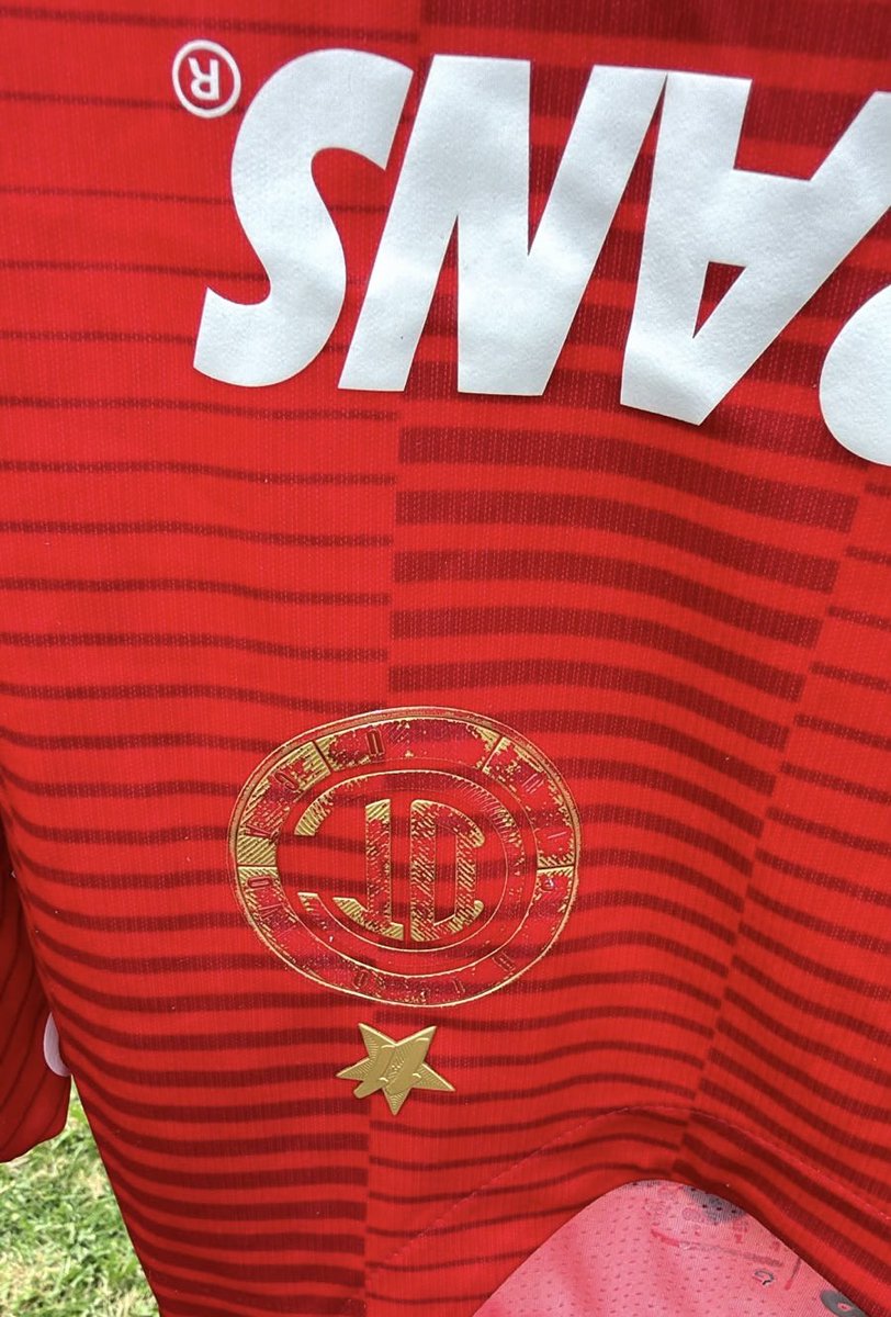 germanavarrete's tweet photo. @newbalance @TolucaFC qué onda papitos con la calidad de sus playeras, es a lo mucho la 4ta puesta y que horrible se puso el escudo 😂😭 https://t.co/klpEImrni0