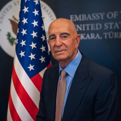 buyukmoskovali's tweet photo. mekke anlaşmasının mimarı tom barrack,
nükleer şemsiye altına girdik diye sevinenler var göte giren şemsiye açılmaz bunu da göz ardı etmemek lazım :) https://t.co/3wBvyuCgpU