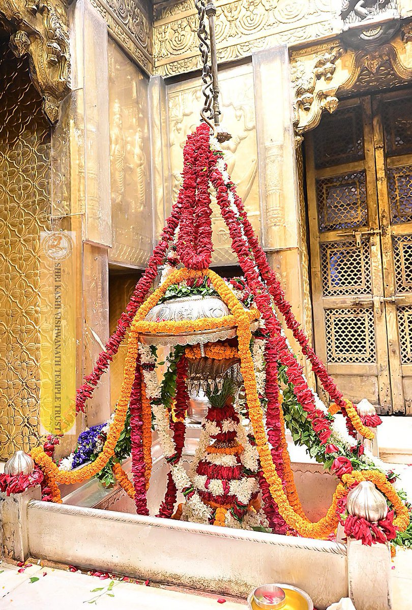 ShriVishwanath's tweet photo. श्री काशी विश्वनाथ जी की शयन आरती I
#kashivishwanath #kashi #hindu #sanatandharmaहमारे https://t.co/qqloZ1qSRP