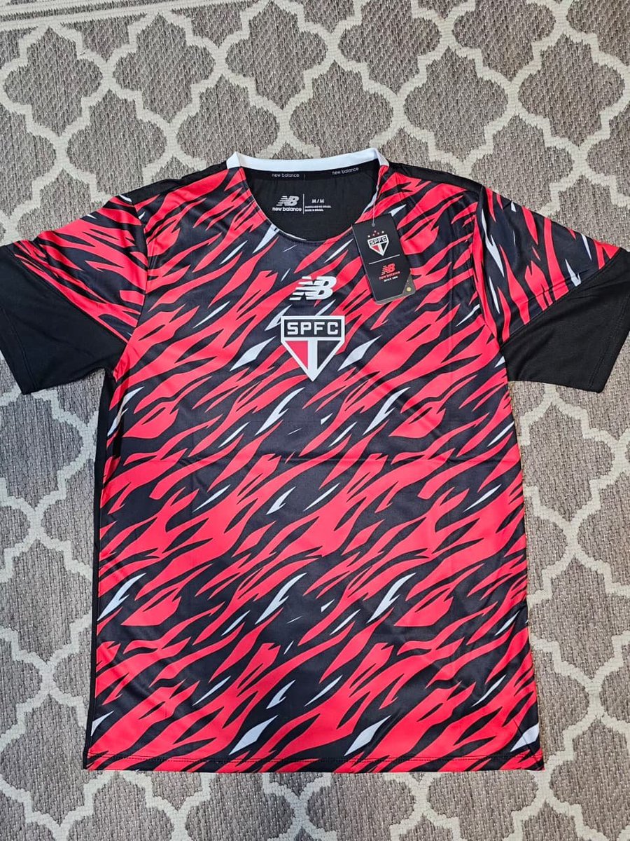 jerseyhubBR's tweet photo. O que vocês acharam dessa camisa pré-jogo do São Paulo?

Eu achei um baita acerto, ficou muito linda https://t.co/N6oZlsWqzV