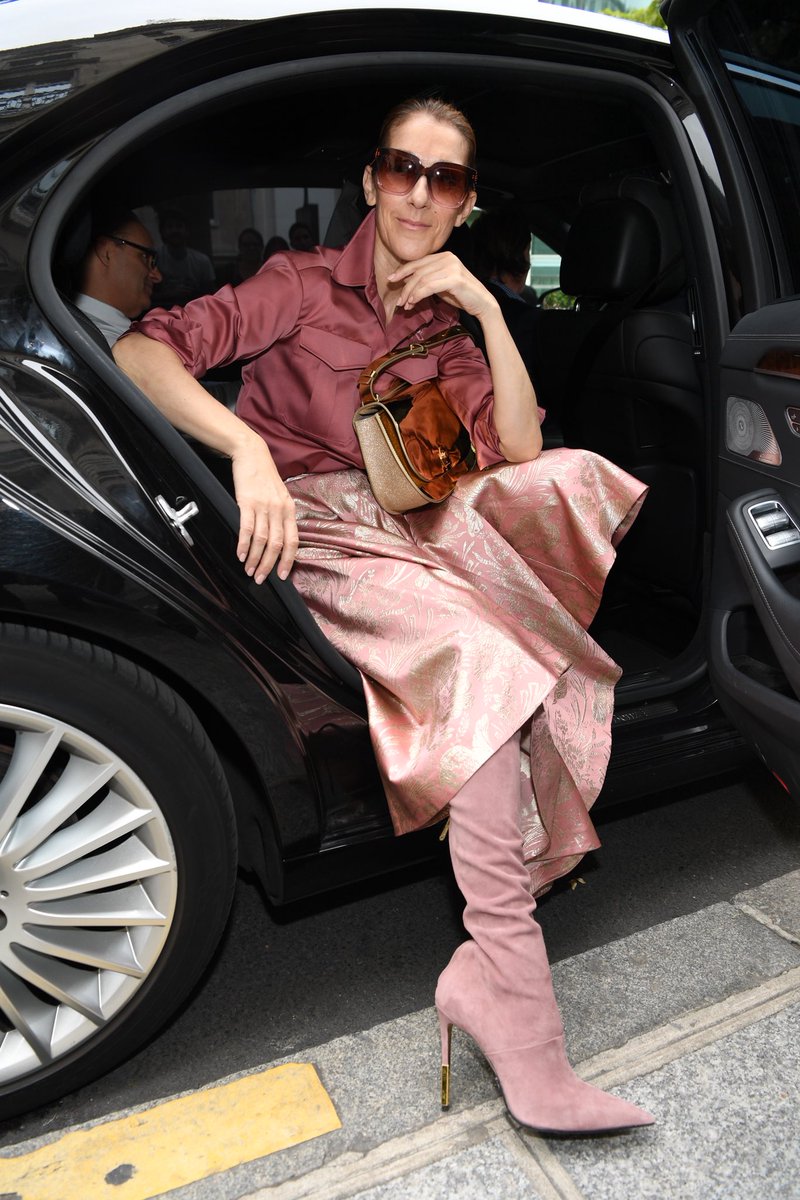 celinedion's tweet photo. Travel looks.

📸: Denise Truscello (Paris, France: 2017) https://t.co/Jq1fESAV4c