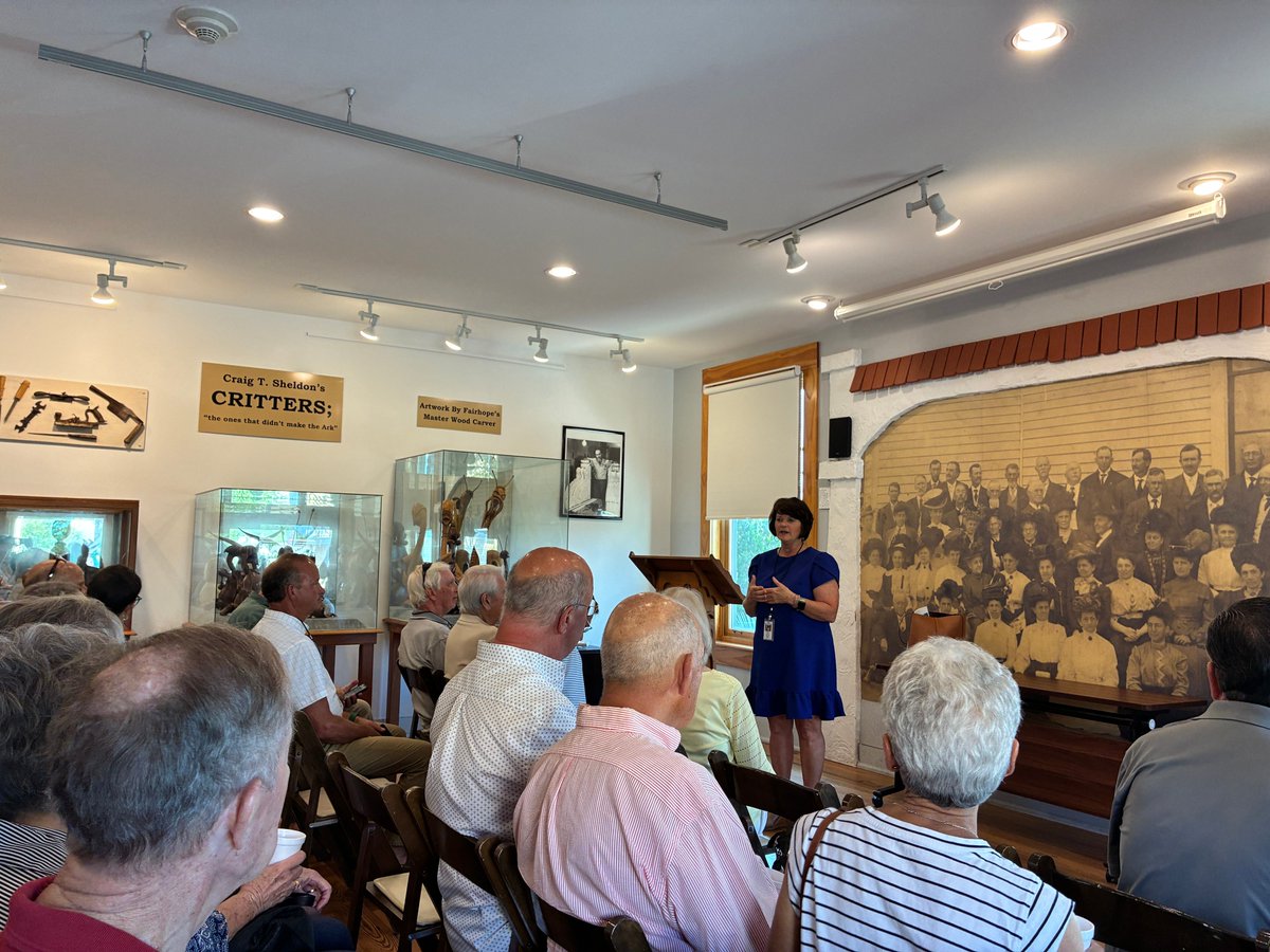 Fairhope_Times's tweet photo. Fairhope's mayor Sullivan answered questions from constituents for about an hour during this morning Coffee With the Mayor; many were about the current hot-topic, a possible city school system. #fairhopetimesnewsreport #coffeewithmayor #fairhopenews #fairhopeal #localpolitcs https://t.co/Tstd5tOx4E