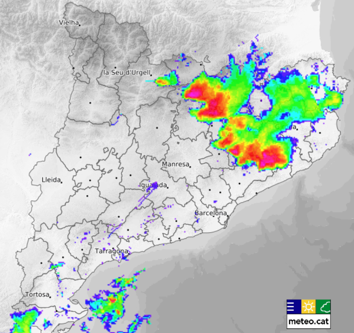 emergenciescat's tweet photo. ⚠️Molta prudència si us trobeu a les zones on plou amb intensitat en aquests moments

✅ Hi ha tempestes a molts punts de la Catalunya Central i Girona, però de moment no consten incidències destacades

També hi ha fenòmens de temps violent amb fort vent i calamarsa

#INUNCAT https://t.co/L7rzKpaQDT