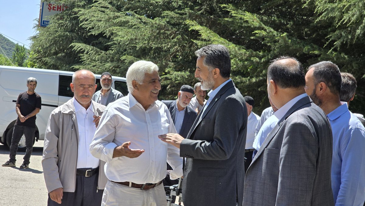 emirogluyunus's tweet photo. 📍Bingöl 

Elmalı köyünde değerli hemşehrilerimizle bir araya geldik.  Memleketimize dair hasbihal ettik.

Partimizin çalışmalarını paylaştık.
Hemşehrilerimizin sorun ve taleplerini dinledik.  

Gösterdikleri samimi ilgiden dolayı hemşehrilerimize çok teşekkür ederim. https://t.co/Agj5KwEhMb