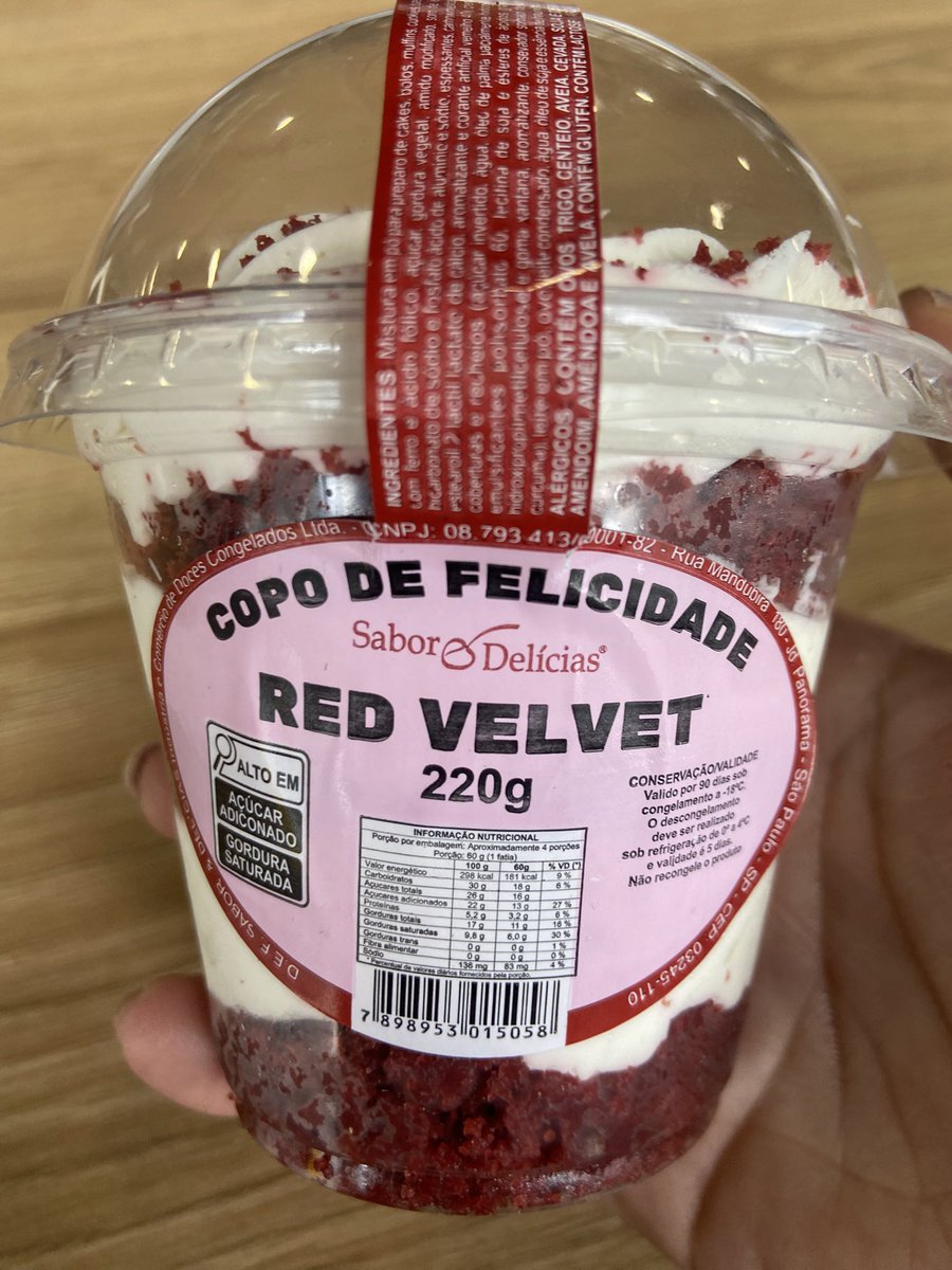 tiffanypaulista's tweet photo. #lanchando o red velvet https://t.co/nPo9iGYdTm