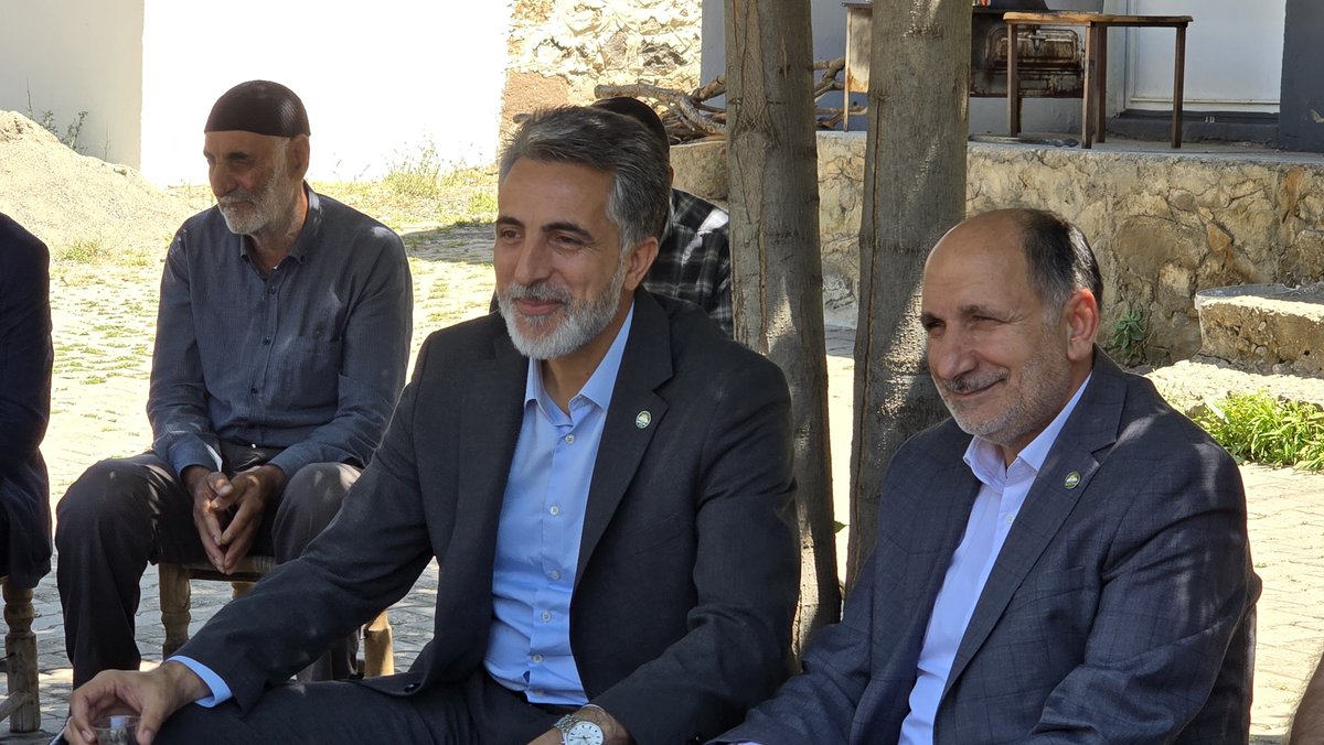 emirogluyunus's tweet photo. 📍Bingöl 

Elmalı köyünde değerli hemşehrilerimizle bir araya geldik.  Memleketimize dair hasbihal ettik.

Partimizin çalışmalarını paylaştık.
Hemşehrilerimizin sorun ve taleplerini dinledik.  

Gösterdikleri samimi ilgiden dolayı hemşehrilerimize çok teşekkür ederim. https://t.co/Agj5KwEhMb