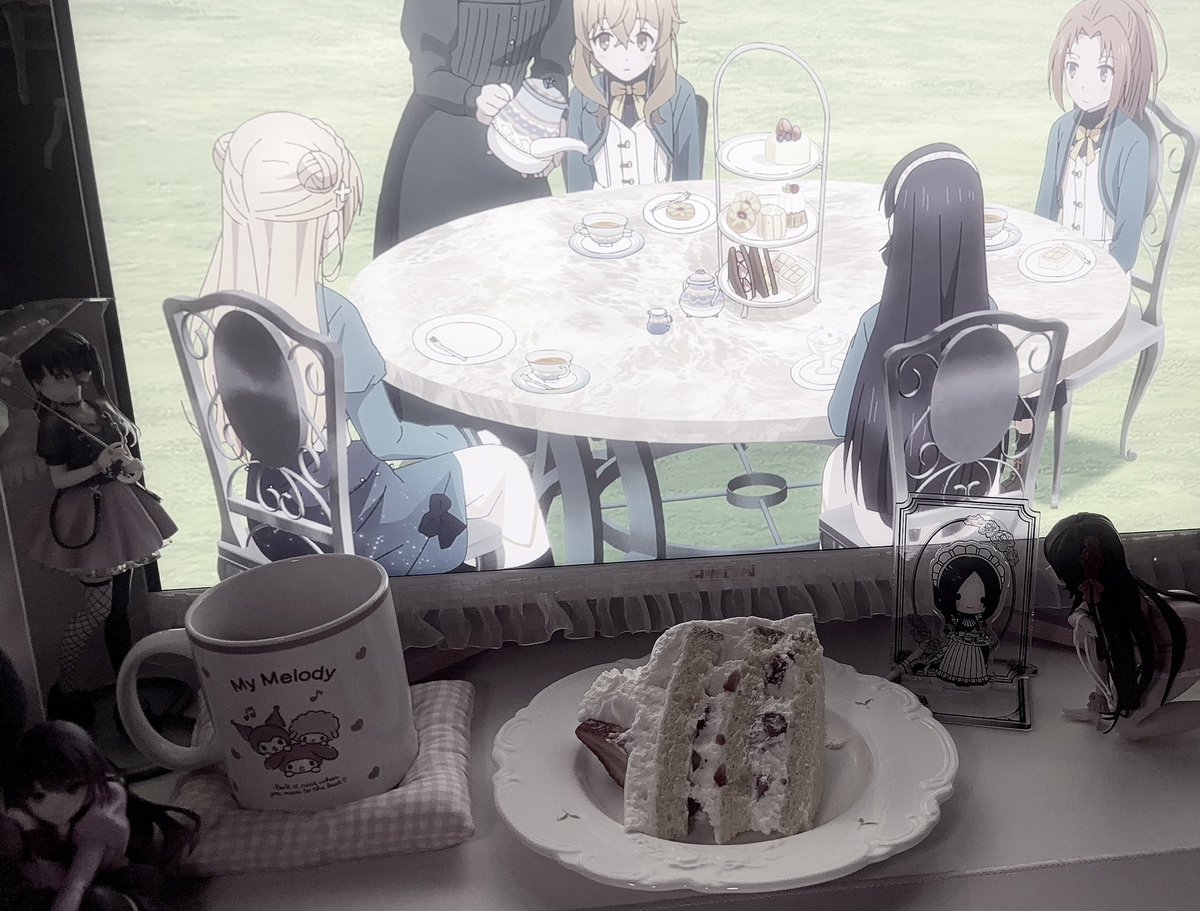 lacetea_'s tweet photo. when im watching an anime and they’re having a tea party so i lowkey join them hehe 🫖🍰🕯️🧁 https://t.co/iuyYYxlIoC