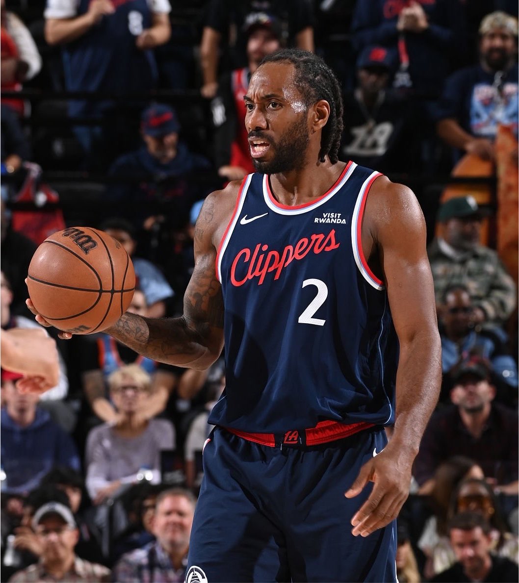 TheDunkCentral's tweet photo. The Clippers are now the favorites to be the team Kawhi Leonard opens up with at the start of next season, per Polymarket 

The scoreboard scandal changed everything 👀 https://t.co/jqPA6qBLeQ