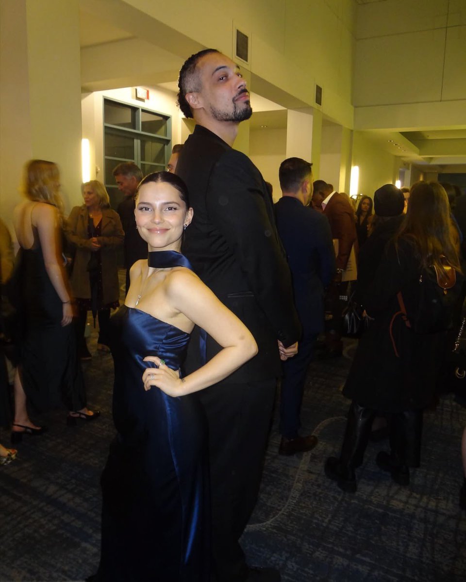 tobeyy_mag's tweet photo. She’s so short lmao https://t.co/6Q8On9WXMf