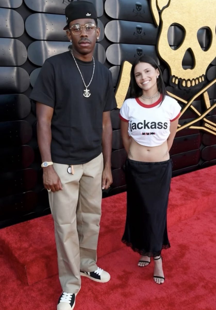tobeyy_mag's tweet photo. She’s so short lmao https://t.co/6Q8On9WXMf