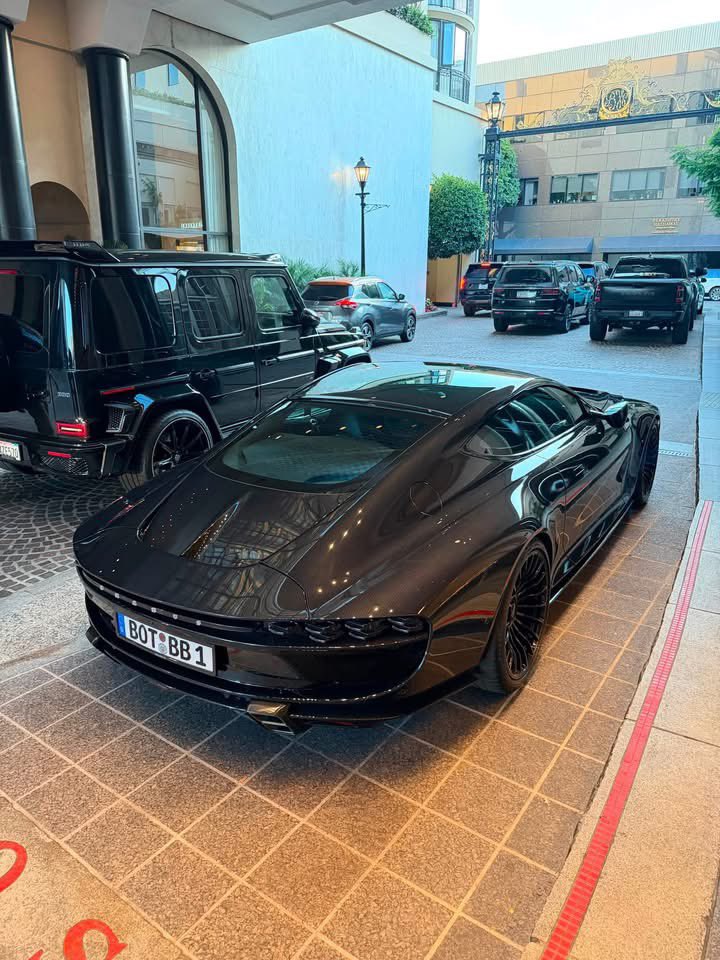 CarCultureCC's tweet photo. $1.5m Brabus Bodo in Beverly Hills 🇺🇸 https://t.co/9mFAw82k9K
