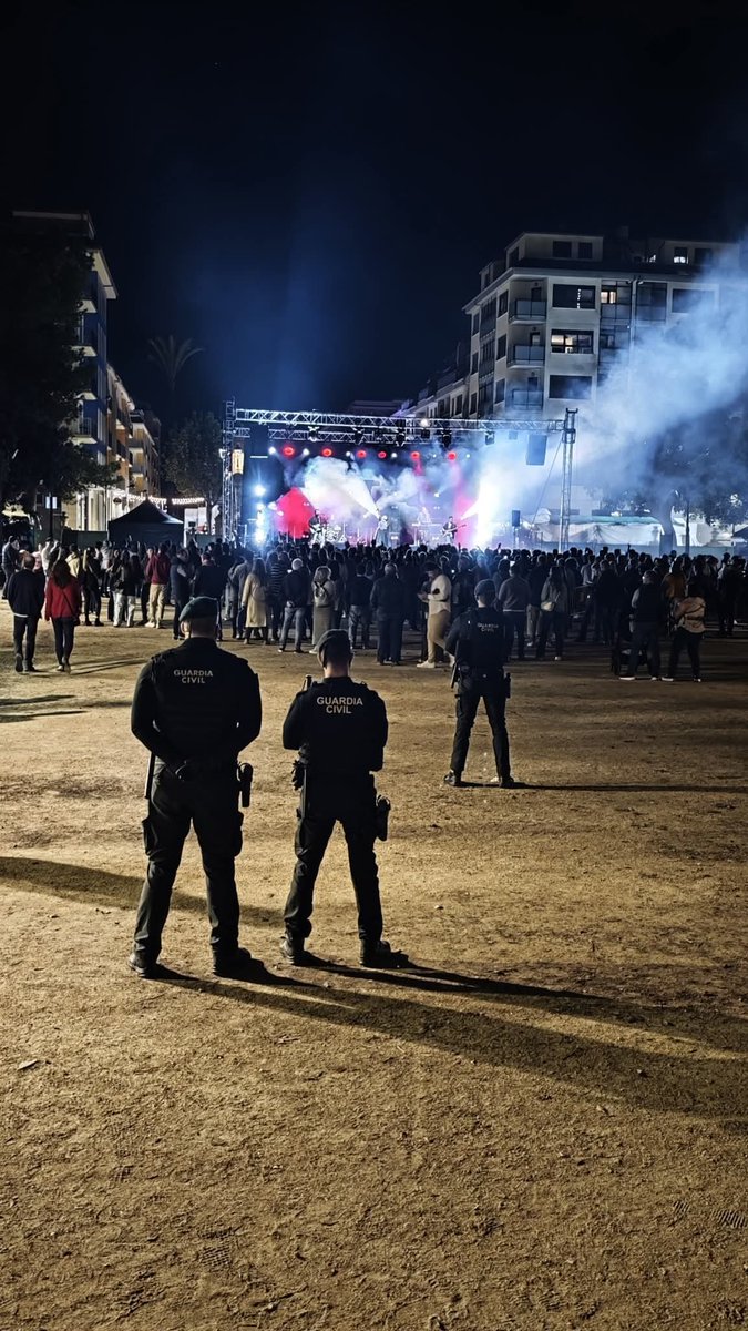 AEGCnacional's tweet photo. Nos trasladan que los cierres o desmantelamiento de PRC o USECIAs en Castellón, Valencia, Baleares, Cádiz y otras provincias y regiones españolas no están solucionando el déficit de personal y su ausencia es llamativa en fiestas patronales, festivales y otros eventos multitudinarios.

Desde #AEGC defendemos que las unidades funcionales tengan plantilla propia, no su desmantelamiento.

#ProfesionDeRiesgoYa 
#AutoridadYA
@AEGC__ANDALUCIA
@AEGC_CV
@AEGCBaleares
⚔️🇦 🇪 🇬 🇨 🇪🇸 

(Foto GC Valencia)