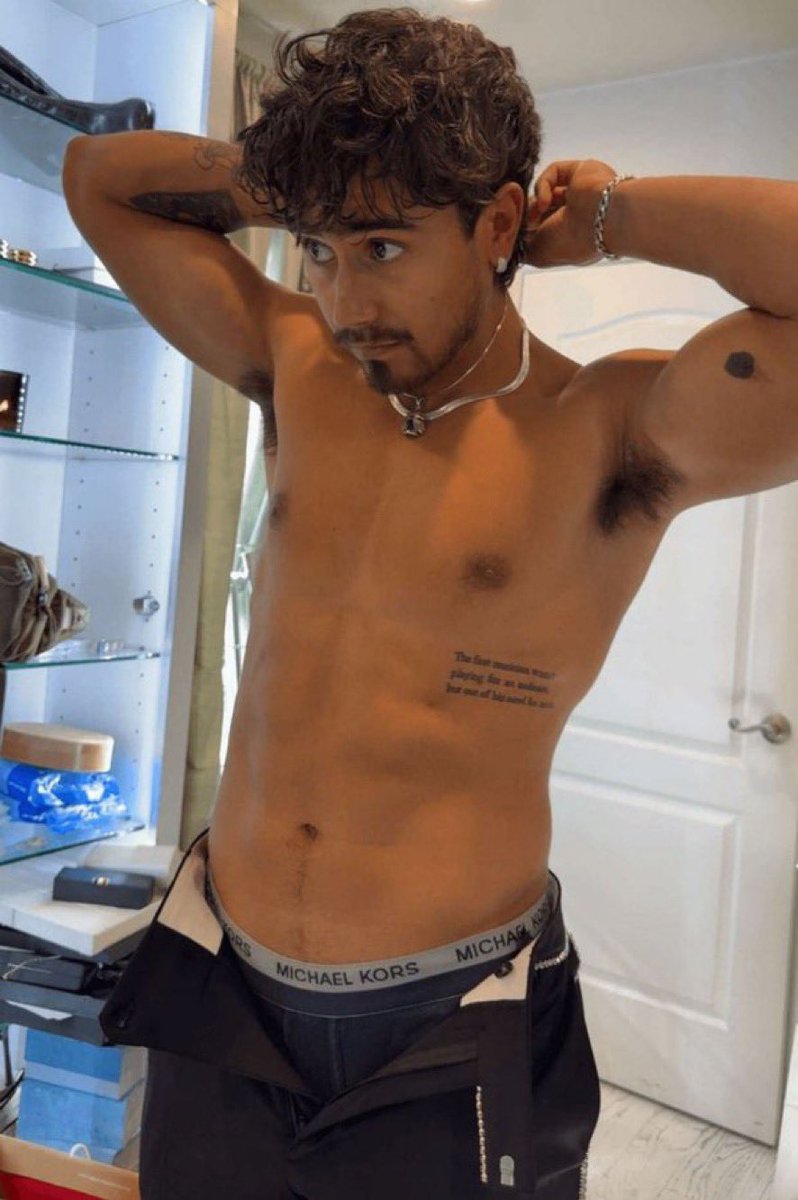 themenHQ's tweet photo. be honest, do you find michael cimino attractive? https://t.co/qThU2g5I4H