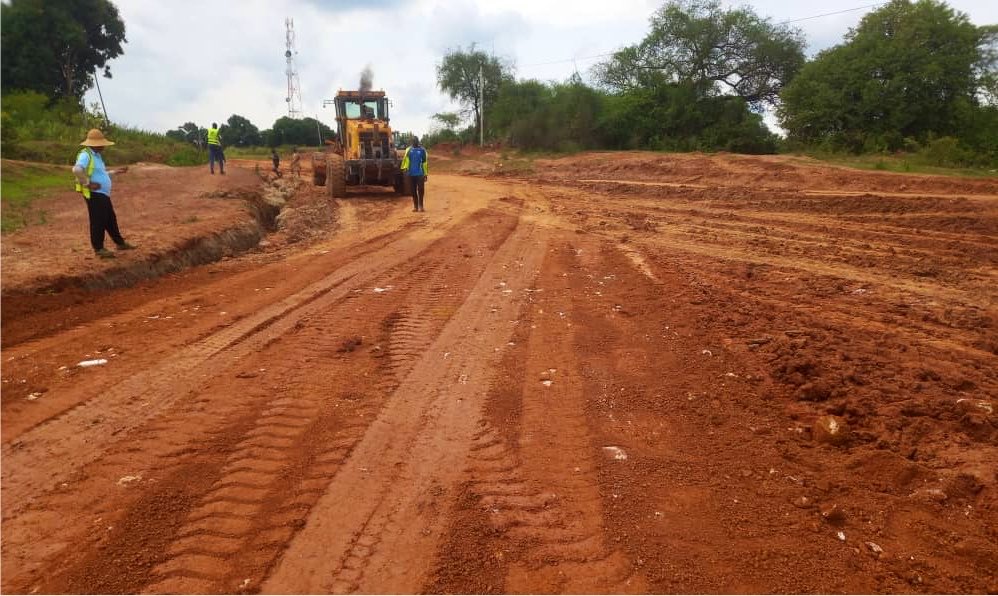 MoWT_Uganda's tweet photo. UPDATE: Our teams have since moved in to restore connectivity along the affected section.
The Koboko—Yumbe—Moyo road project is under implementation. The contract allows for such immediate intervention under a forward maintenance arrangement.
#ConnectUg https://t.co/va7FmRL4kr