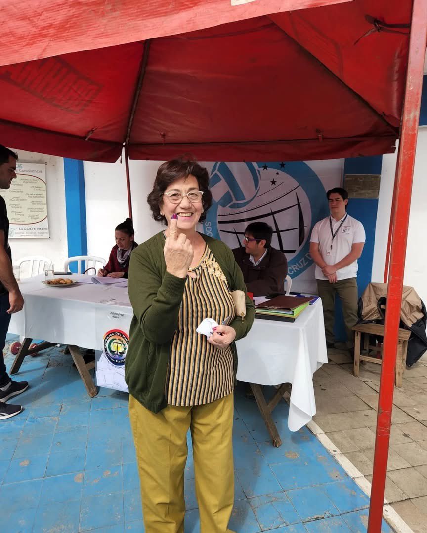 seccional11asu's tweet photo. ¡Feliz cumpleaños a la histórica referente de las Damas Coloradas de la Seccional 11, como muchos vecinos la denominan la Mamá Guazú de nuestro querido Barrio Silvio Pettirossi Doña Norma Bernal Viuda de Cappello! https://t.co/FLdaFGsosV