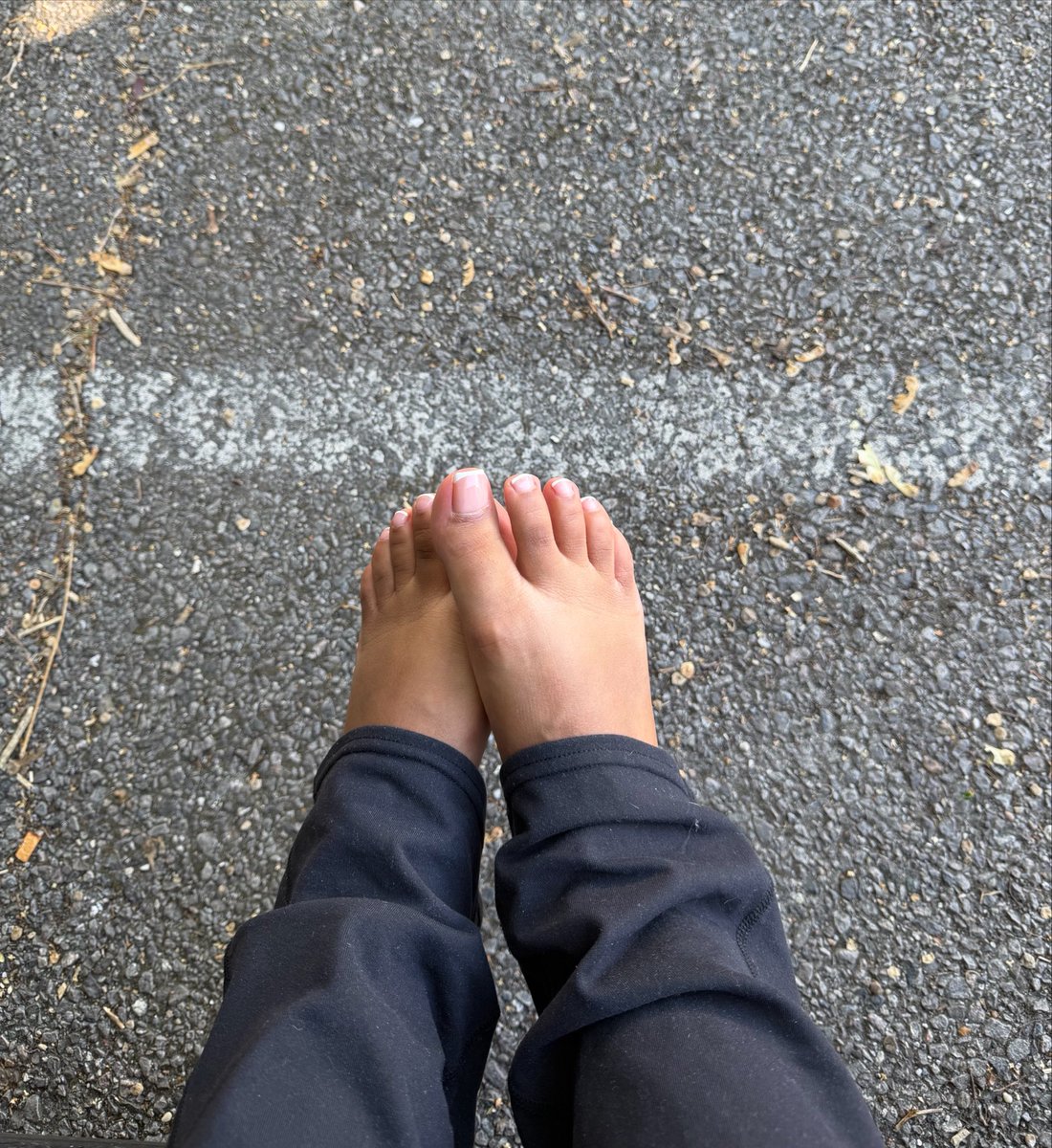 Twinkl3ToesA's tweet photo. Perfectly in proportion, don’t ya think??😍😍💕 #toes #feet #feetfetısh #feetworshi̇p #findom #prettytoes https://t.co/rWyZQORqJo
