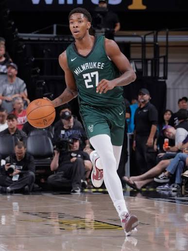 rodboone's tweet photo. #Hornets have agreed to terms with Kobe Stewart on an Exhibit 10 contract, according to his agents Sam Cipriano and Keith Kreiter at Edge Sports.

The versatile 6-foot-7 wing started in 17 games in the G League as a rookie for Austin and Wisconsin, and also suited up for Milwaukee's summer league team.