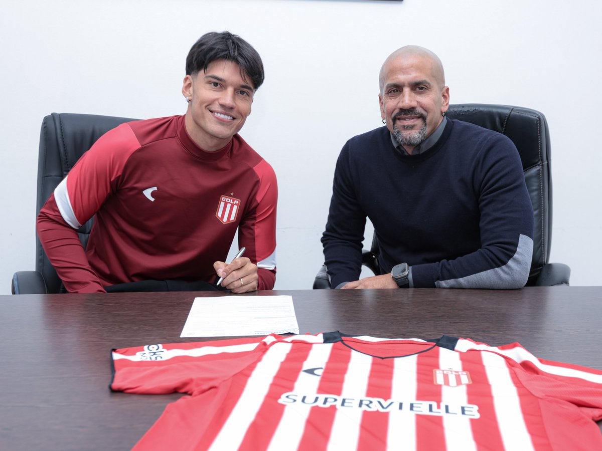 EdelpOficial's tweet photo. ✍️ ¡Te estábamos esperando! Joaquín Correa se convirtió en el primer refuerzo de Estudiantes, tras firmar su contrato por las próximas dos temporadas. 

Después de casi doce años, otro gran talento del Country Club vuelve al lugar donde comenzó su historia.

¡Bienvenido a casa, Tucu! ❤️