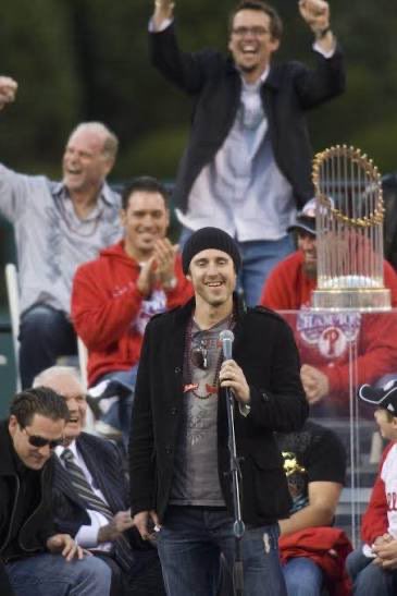 everyb0dyhits's tweet photo. Isn’t it fun how the greatest speech in Philadelphia history is 5 words long? https://t.co/oHAEWb8qeY