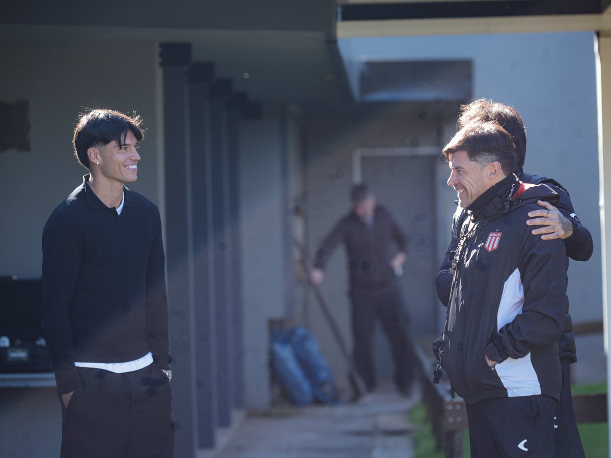 EdelpOficial's tweet photo. ✍️ ¡Te estábamos esperando! Joaquín Correa se convirtió en el primer refuerzo de Estudiantes, tras firmar su contrato por las próximas dos temporadas. 

Después de casi doce años, otro gran talento del Country Club vuelve al lugar donde comenzó su historia.

¡Bienvenido a casa, Tucu! ❤️