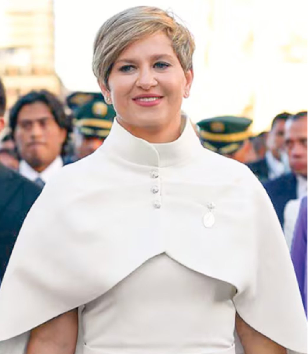olep072's tweet photo. La "Monja" del petrismo, la Sor...presa 😂 https://t.co/YFmLuhpasU