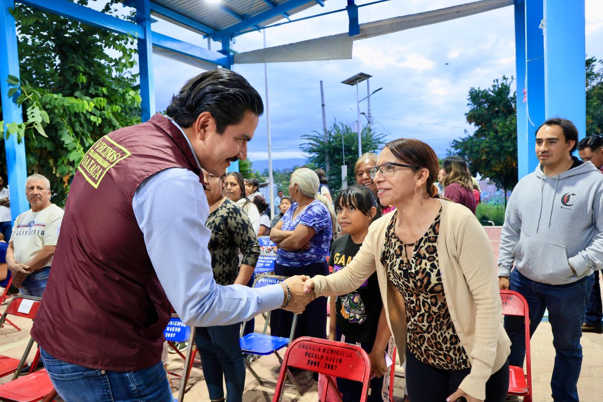 RCMultimedios's tweet photo. @raychagoya  llevó el Banco de Materiales a la colonia Presidentes de México, en Pueblo Nuevo, para fortalecer el trabajo comunitario. Con estos insumos, vecinas y vecinos podrán atender necesidades prioritarias y mejorar los espacios públicos en beneficio de su comunidad. https://t.co/QOfOe9AeQ3