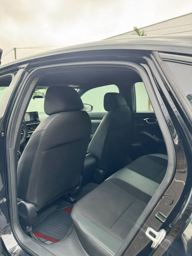 MrrCyril_Autos1's tweet photo. 2023 civic sports 2.0
Cleared less than a week
Leather seats
Mileage 20,000
Accident free
Lane keep assist
Collision prevention sensor
Lane departure assist 
Wireless Apple CarPlay and android auto

250k
WhatsApp 0591191318 https://t.co/tDT7wVSBWe