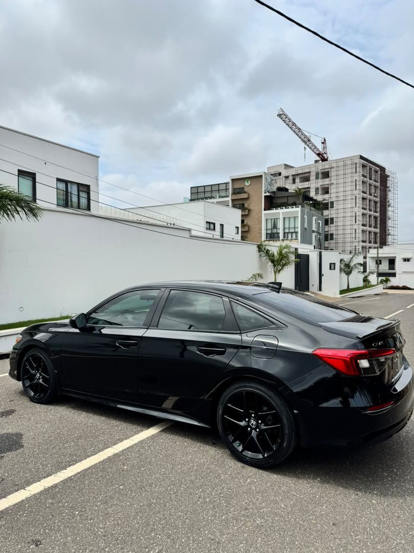 MrrCyril_Autos1's tweet photo. 2023 civic sports 2.0
Cleared less than a week
Leather seats
Mileage 20,000
Accident free
Lane keep assist
Collision prevention sensor
Lane departure assist 
Wireless Apple CarPlay and android auto

250k
WhatsApp 0591191318 https://t.co/tDT7wVSBWe