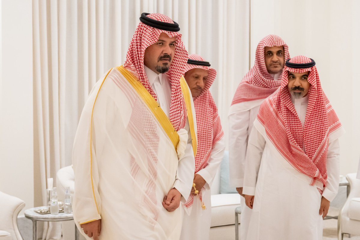 imarat_almadina's tweet photo. سمو أمير منطقة #المدينة_المنورة #سلمان_بن_سلطان يقدّم تعازيه ومواساته للمهندس فهد البليهشي، أمين المنطقة، وأسرته في وفاة والدهم الأديب والمؤرخ محمد صالح البليهشي -رحمه الله-، سائلًا الله أن يتغمد الفقيد بواسع رحمته. https://t.co/8PbPvcUGqS