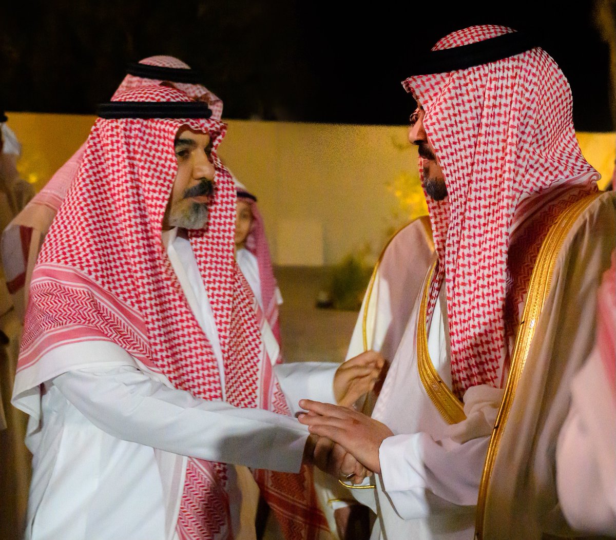 imarat_almadina's tweet photo. سمو أمير منطقة #المدينة_المنورة #سلمان_بن_سلطان يقدّم تعازيه ومواساته للمهندس فهد البليهشي، أمين المنطقة، وأسرته في وفاة والدهم الأديب والمؤرخ محمد صالح البليهشي -رحمه الله-، سائلًا الله أن يتغمد الفقيد بواسع رحمته. https://t.co/8PbPvcUGqS