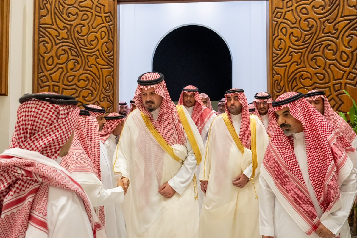 imarat_almadina's tweet photo. سمو أمير منطقة #المدينة_المنورة #سلمان_بن_سلطان يقدّم تعازيه ومواساته للمهندس فهد البليهشي، أمين المنطقة، وأسرته في وفاة والدهم الأديب والمؤرخ محمد صالح البليهشي -رحمه الله-، سائلًا الله أن يتغمد الفقيد بواسع رحمته. https://t.co/8PbPvcUGqS