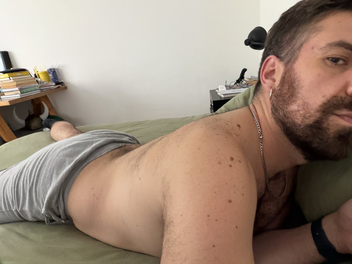 ofdanielov's tweet photo. babe come cuddle https://t.co/Z6luQwTZ6H