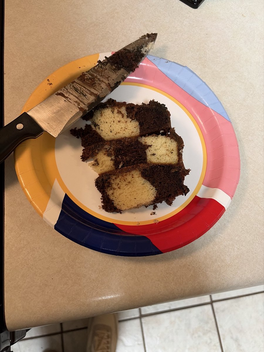 witheyesofblue's tweet photo. Taylor: makes a beautiful and delicious checkerboard cake. And my reaction https://t.co/cx919ahkAD