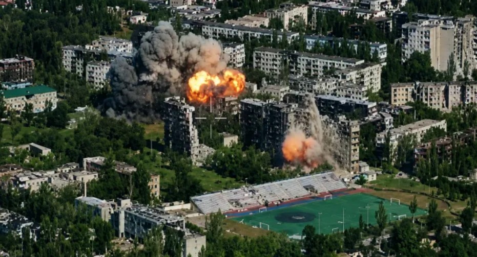 FattAvvenimenti's tweet photo. I caccia di Mosca smantellano la rete dei lanciatori di droni di Kiev:  le postazioni ucraine distrutte con precisione chirurgica - Video 
https://t.co/iK51QHkTfq https://t.co/bUpMaoTsix