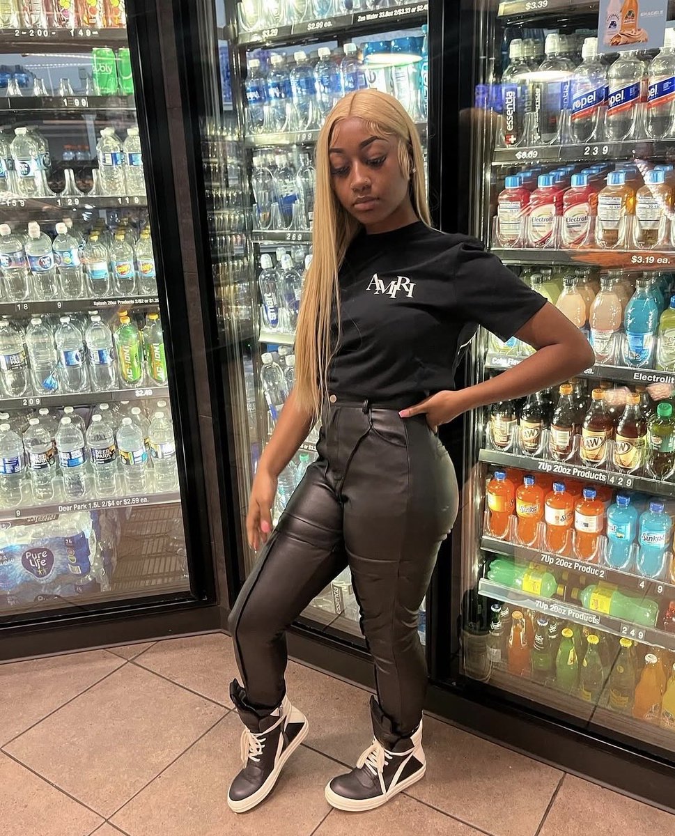 theyenvyykeonaa's tweet photo. he fw me off the way i dress i be switching designers im making a mess https://t.co/F4AGOzNYyC