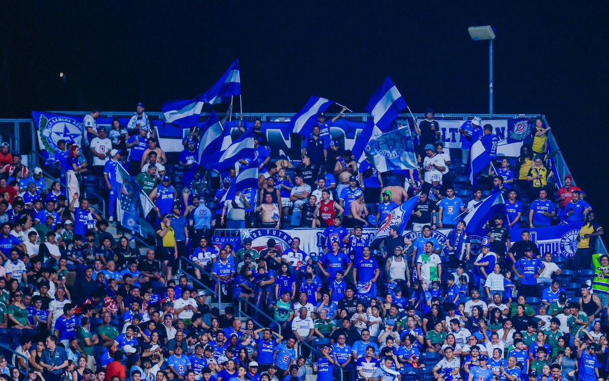 CruzAzul's tweet photo. Una vez más acompañándonos. 💙
Muchas gracias por alentarnos en todos lados. https://t.co/uQZ25UR6iJ