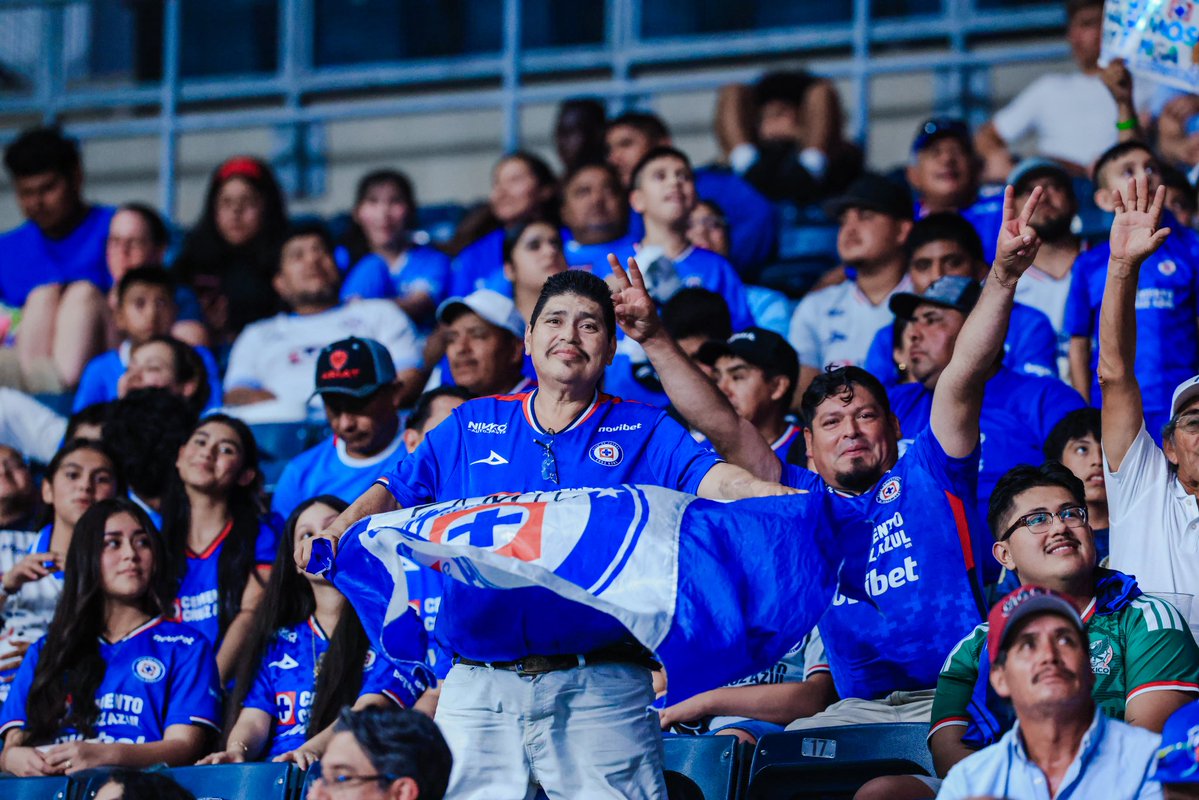 CruzAzul's tweet photo. Una vez más acompañándonos. 💙
Muchas gracias por alentarnos en todos lados. https://t.co/uQZ25UR6iJ