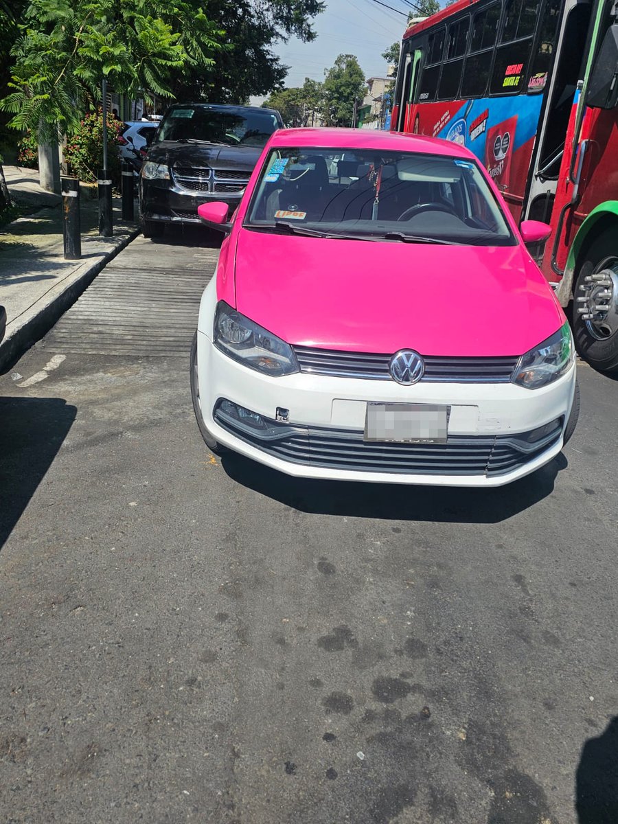 LopezCasarinJ's tweet photo. Recuperar el espacio público también implica fortalecer el orden en la vía pública. Como parte de estas acciones, en las colonias José María Pino Suárez y Bellavista se aplicaron infracciones por incumplir el Reglamento de Tránsito.

Cuidar el espacio público también es respetar las reglas de tránsito.

#TodoEsPosible
#CasarínAlcalde