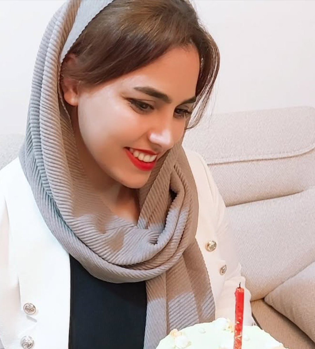 Sssccpp's tweet photo. فهیمه این گل زیبا، از استان گلستان بود و اگر بود از خزر مینوشت.
۱۸ دی در حال کمک به مجروحی بود که با گلوله او را کشتند. فراموشش نکنیم.
#فهیمه_نجار_عجم
#CaspianSeaIsNotForSale https://t.co/PhtbdvALCU