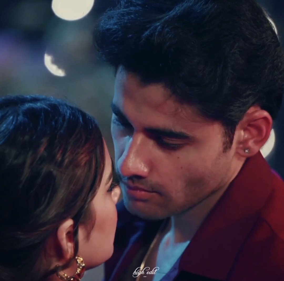 _no_sugar__'s tweet photo. Raja sa aap date ke bahane suhagraat 2.0 karna chah rahe thay na 👄
#rimjhim https://t.co/42HOPtm4CF
