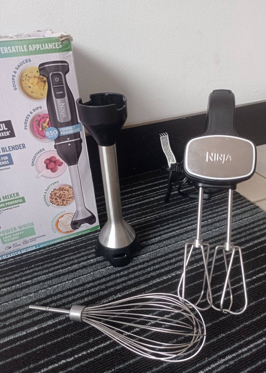 ValenBombito23's tweet photo. Tengo también está, me las regaló mi papá hace poco, tengo clara mi meta principal. Necesito inscribirme, sera mi 5to semestre de Lic. en Fisioterapia. Ayúdenme con difusión por favor 140$ ($bcv) Valencia 04144211868 https://t.co/wb44rG64ha