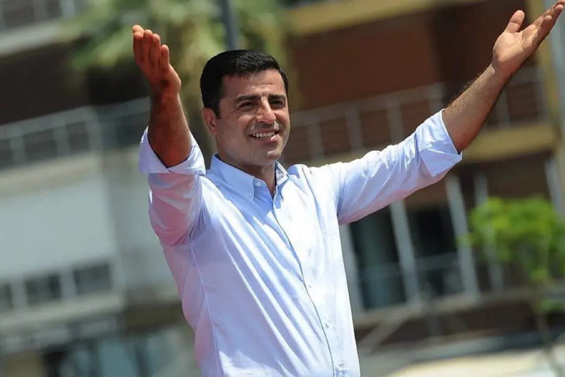 360Gazete's tweet photo. #SONDAKİKA Selahattin Demirtaş serbest kalacak mı?

MHP Genel Başkan Yardımcısı Feti Yıldız:

“Bekleyin. Raporda zaten Anayasa Mahkemesi ve AİHM krarlarının uyulması konusunda raporda var. https://t.co/H7HP2mOGy2