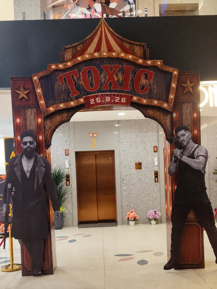 IamRed_4's tweet photo. Raya vs Ticket 
ToxicTRAILER TOMORROW

💥

#ToxicTheMovie #Yash https://t.co/WyYP0VpFEl