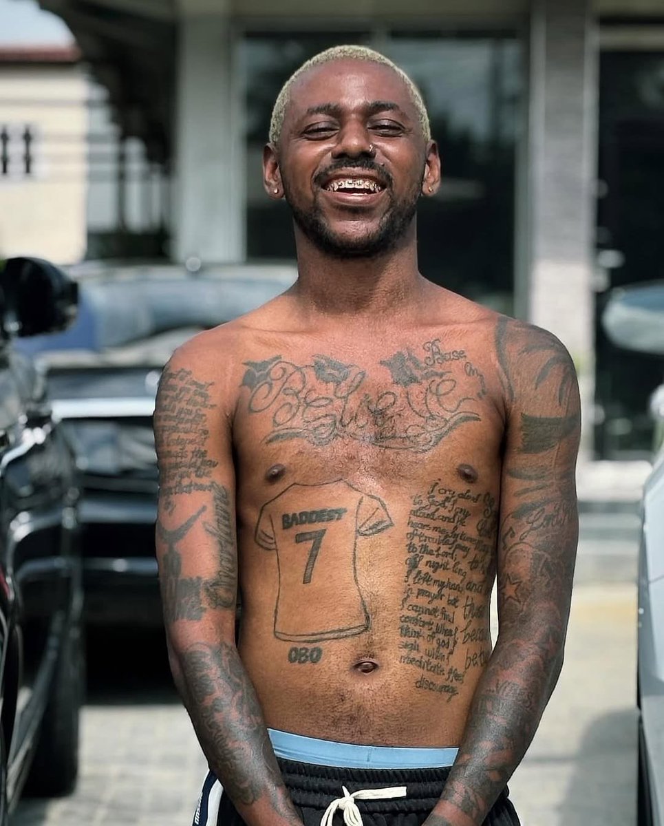 GuyMr10's tweet photo. “I am a full Davido fan but never will I ever disrespect someone that once helped me. Wizkid came to Eko Atlantic in his McClary back in 2024 and saw me, he said “oh this guy, i know you”, he entered his car and gave me $1000, I will never disrespect him”

— Lekki Street Boy https://t.co/rNLgZIS7OK