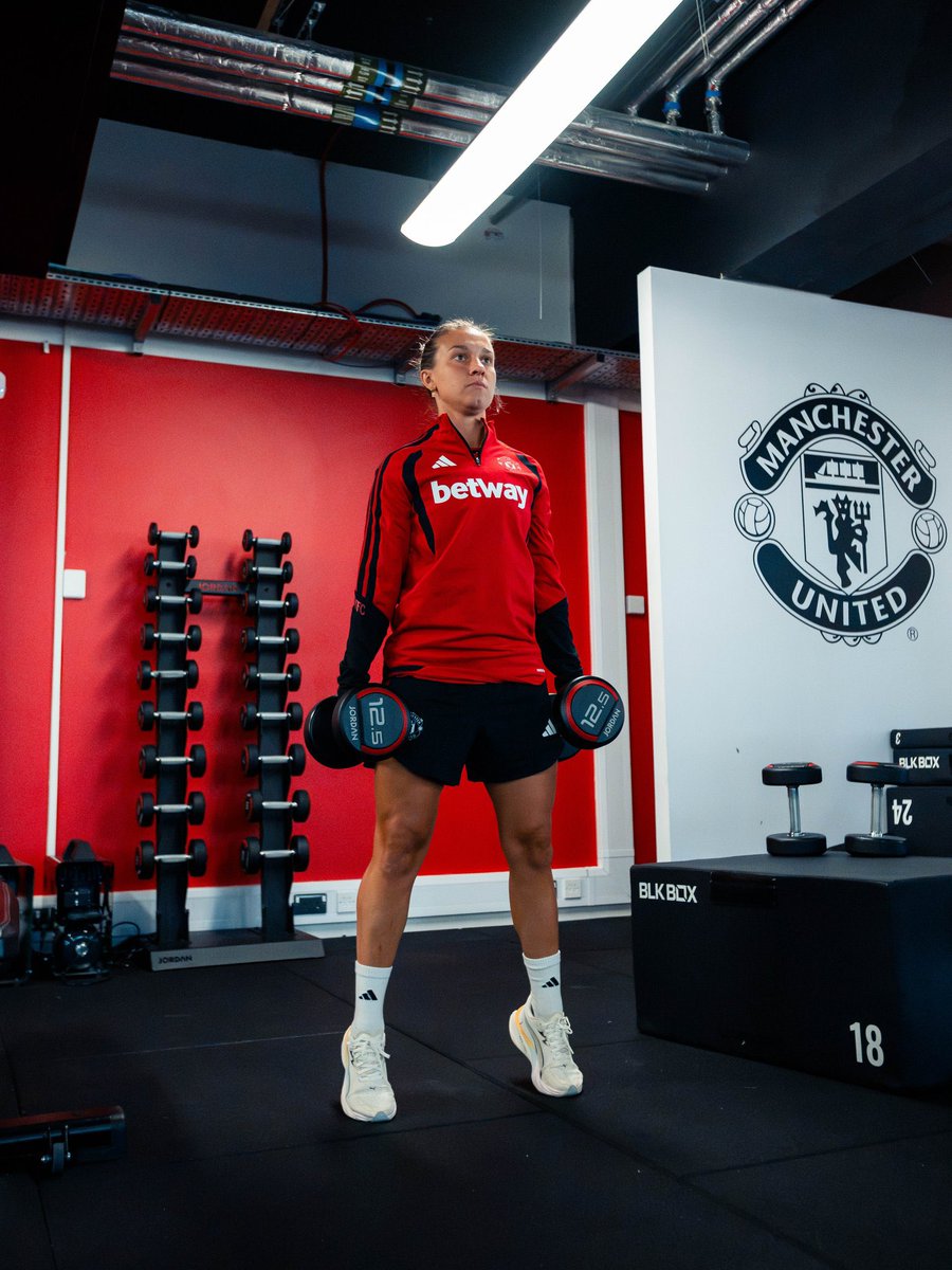 TeamZigiotti's tweet photo. Back at it 🏋️‍♀️💪 #WUWomen #MUFC https://t.co/rKCz0c1xXw